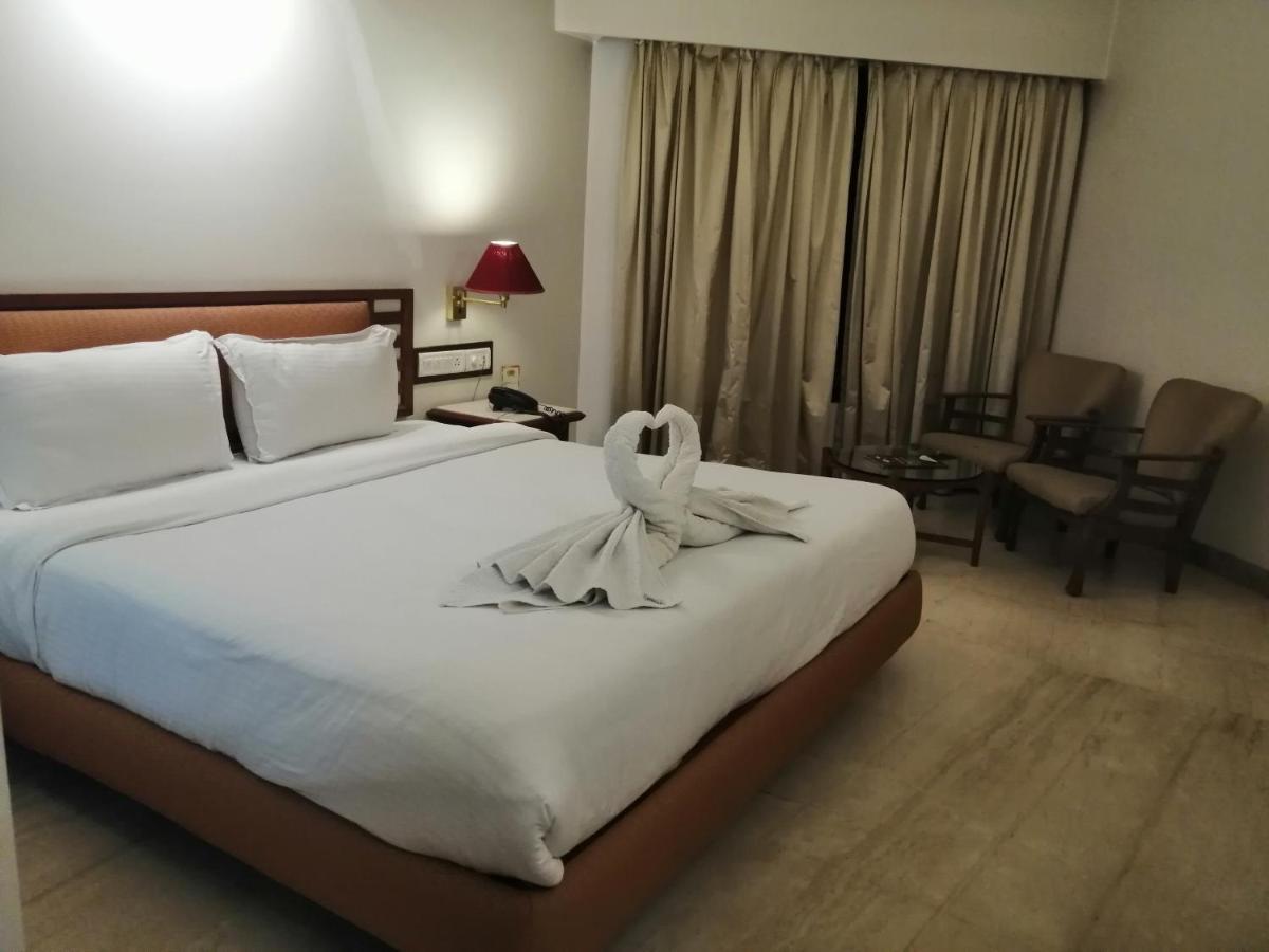 Maharaja Regency Hotel Satara Exterior photo