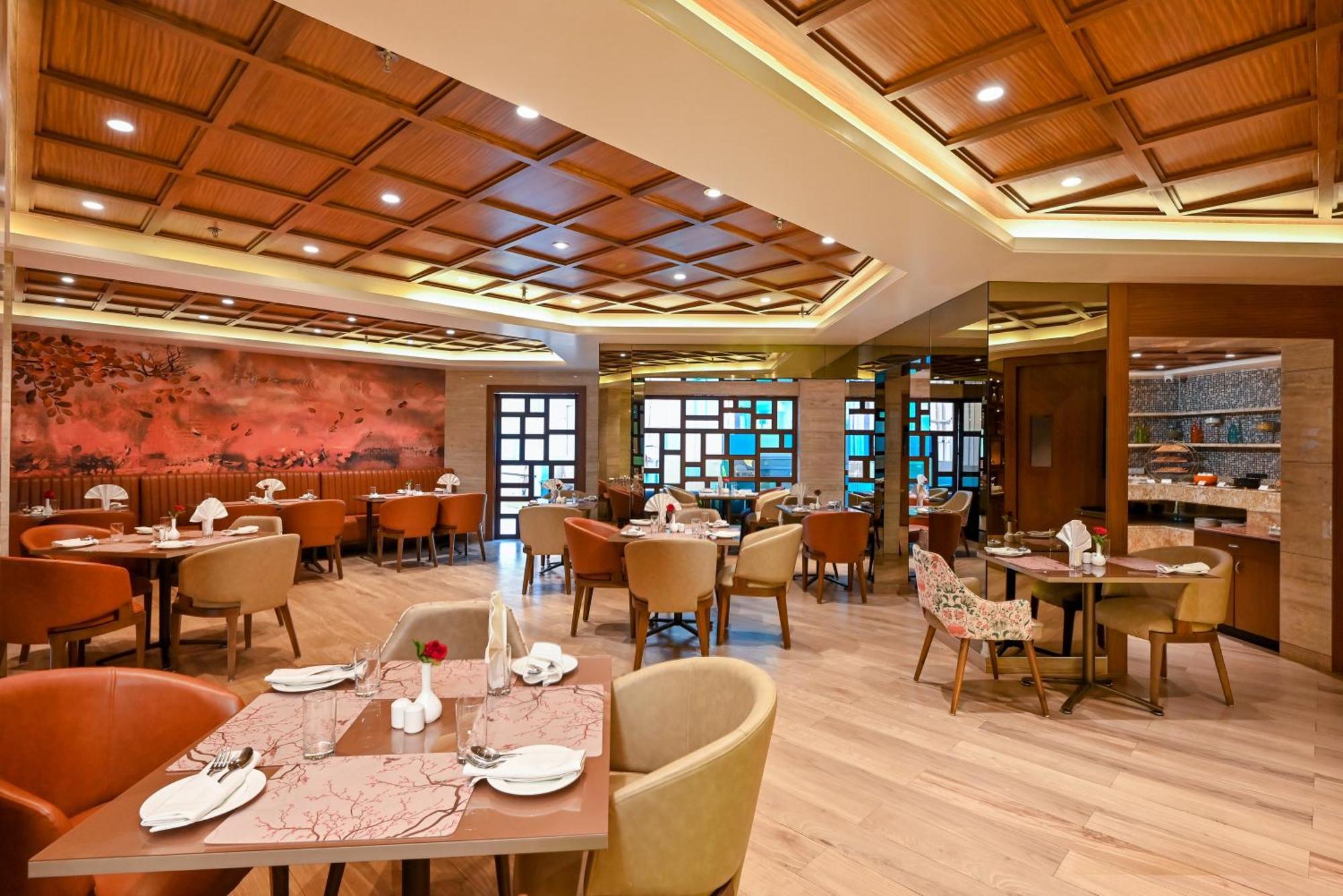 Maharaja Regency Hotel Satara Exterior photo