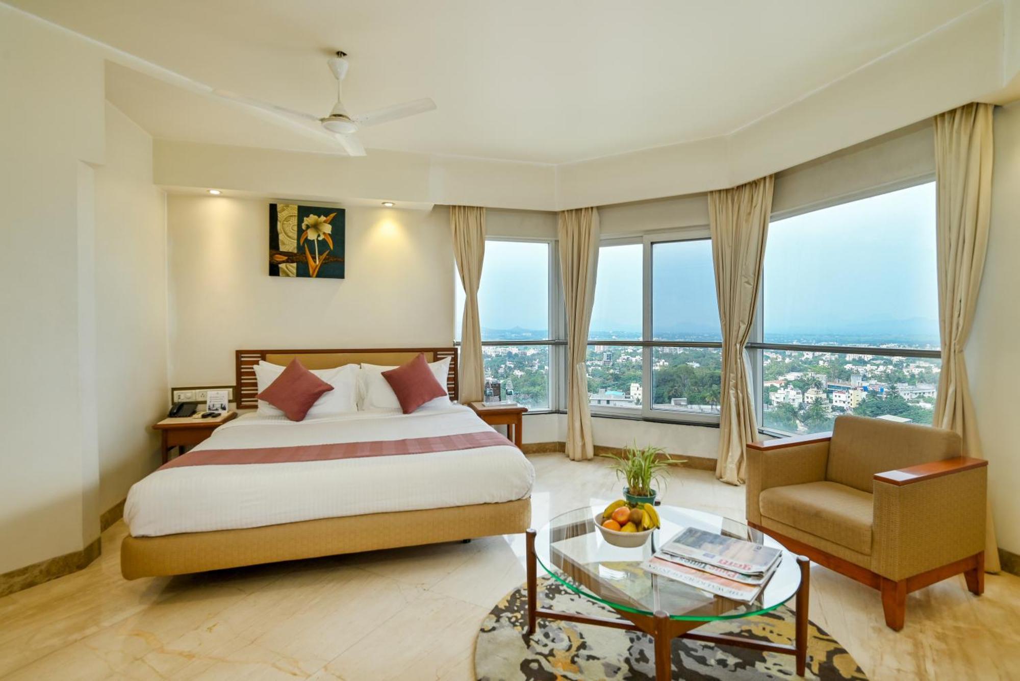 Maharaja Regency Hotel Satara Exterior photo