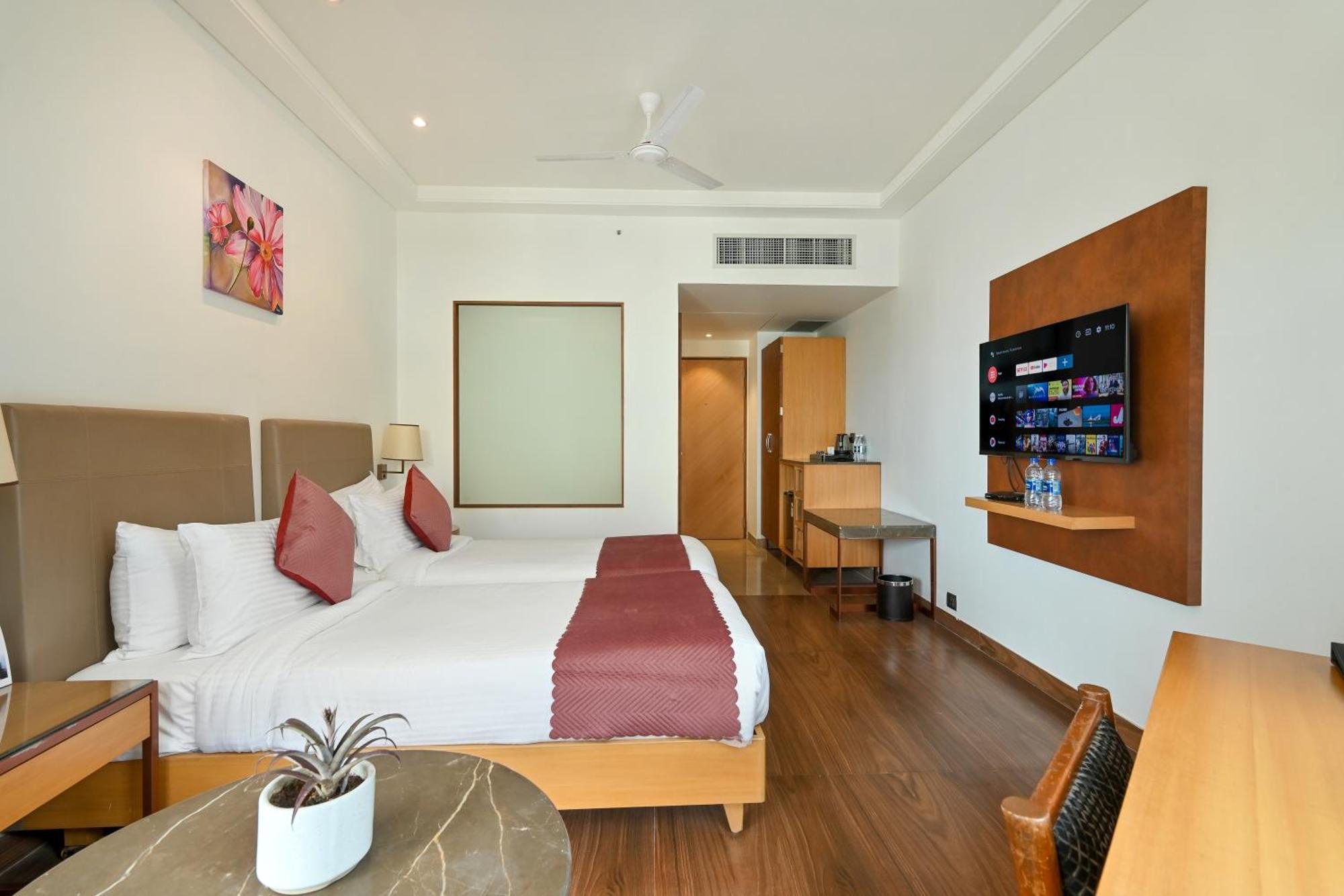 Maharaja Regency Hotel Satara Exterior photo