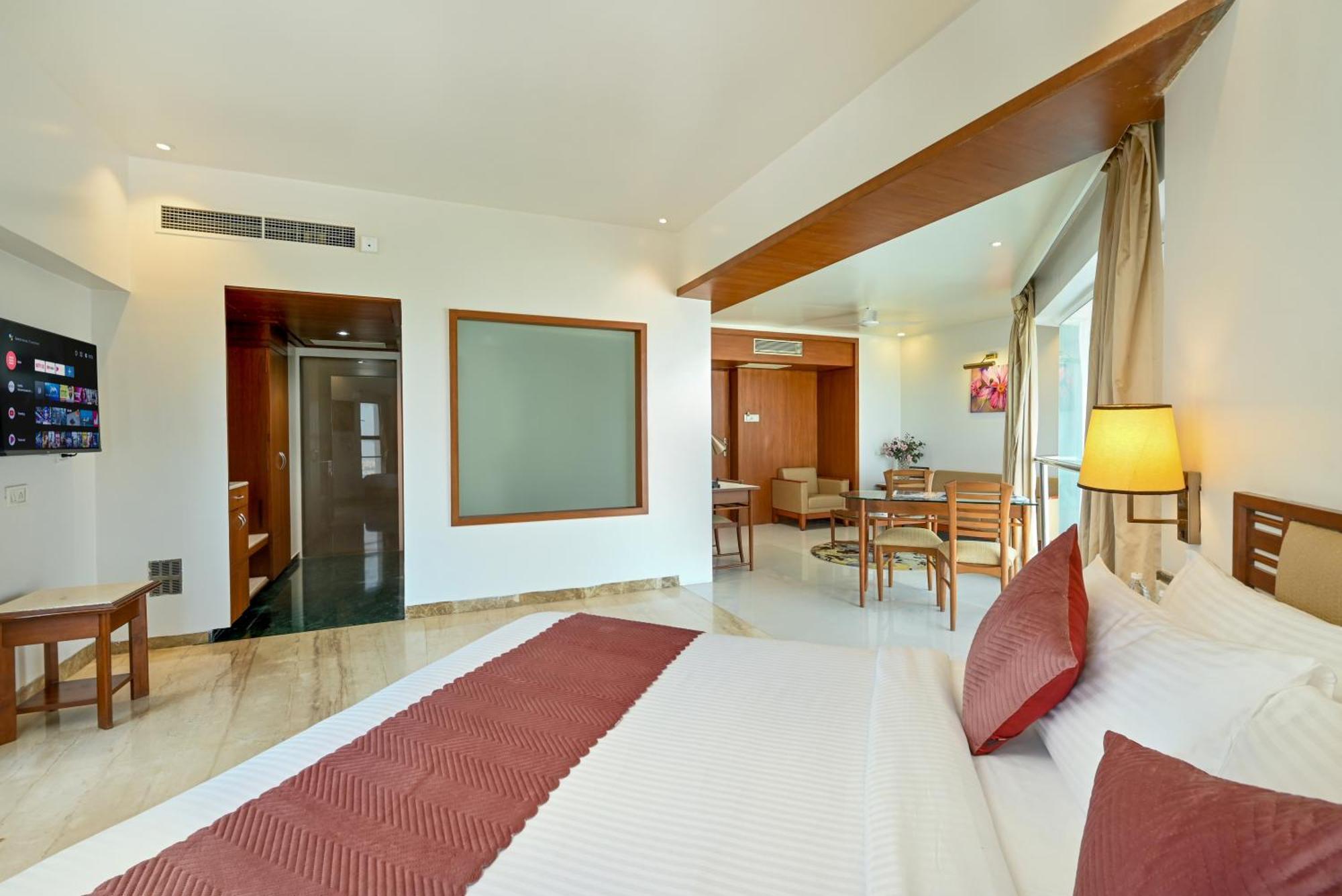 Maharaja Regency Hotel Satara Exterior photo