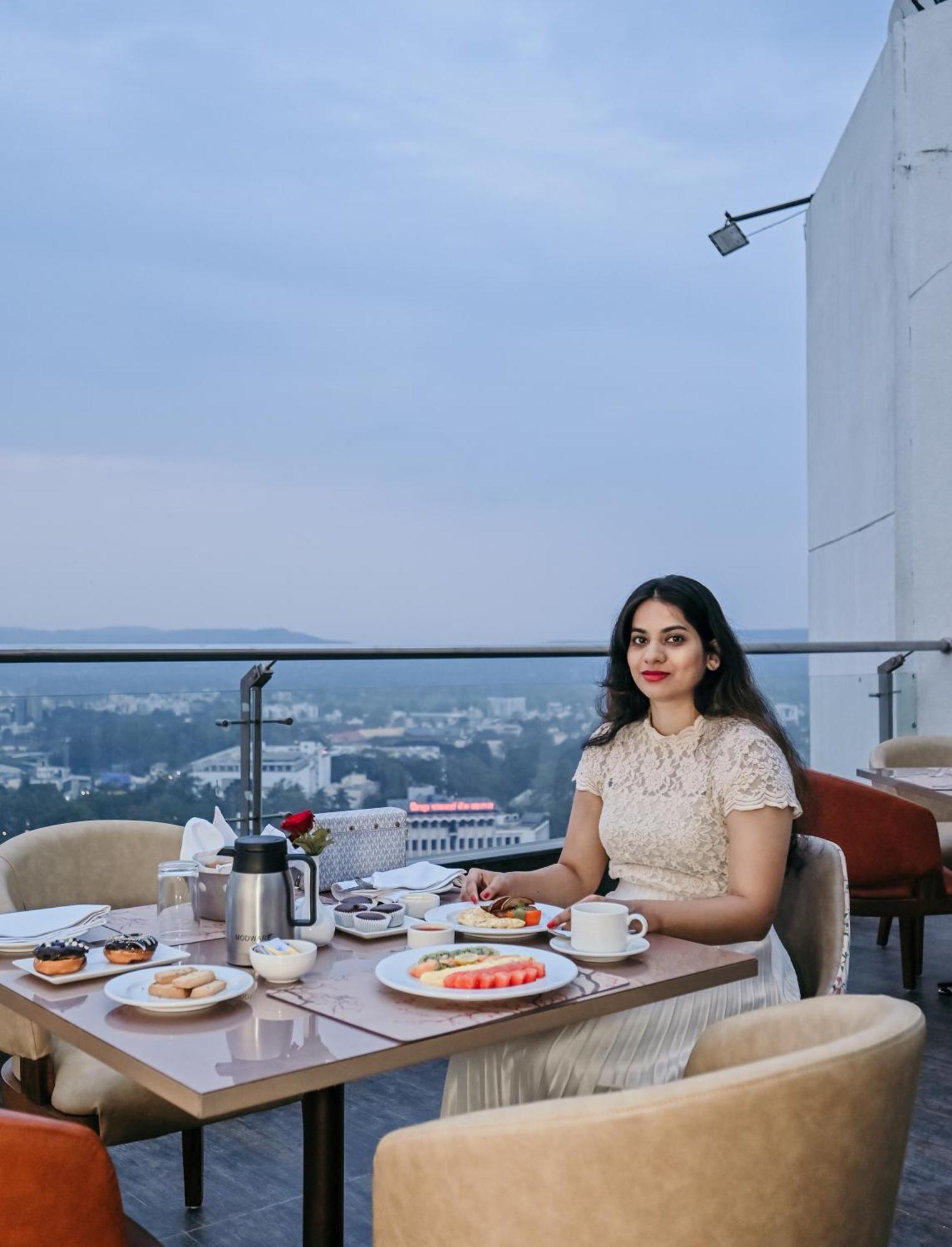Maharaja Regency Hotel Satara Exterior photo
