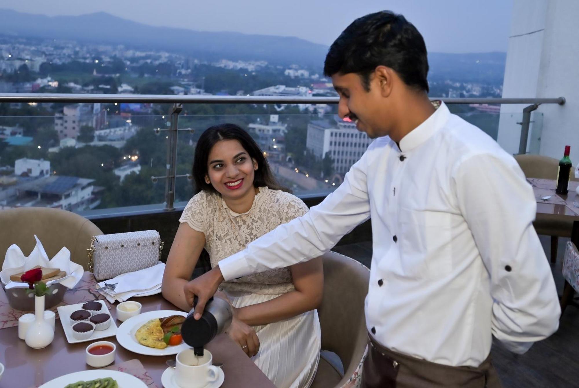 Maharaja Regency Hotel Satara Exterior photo