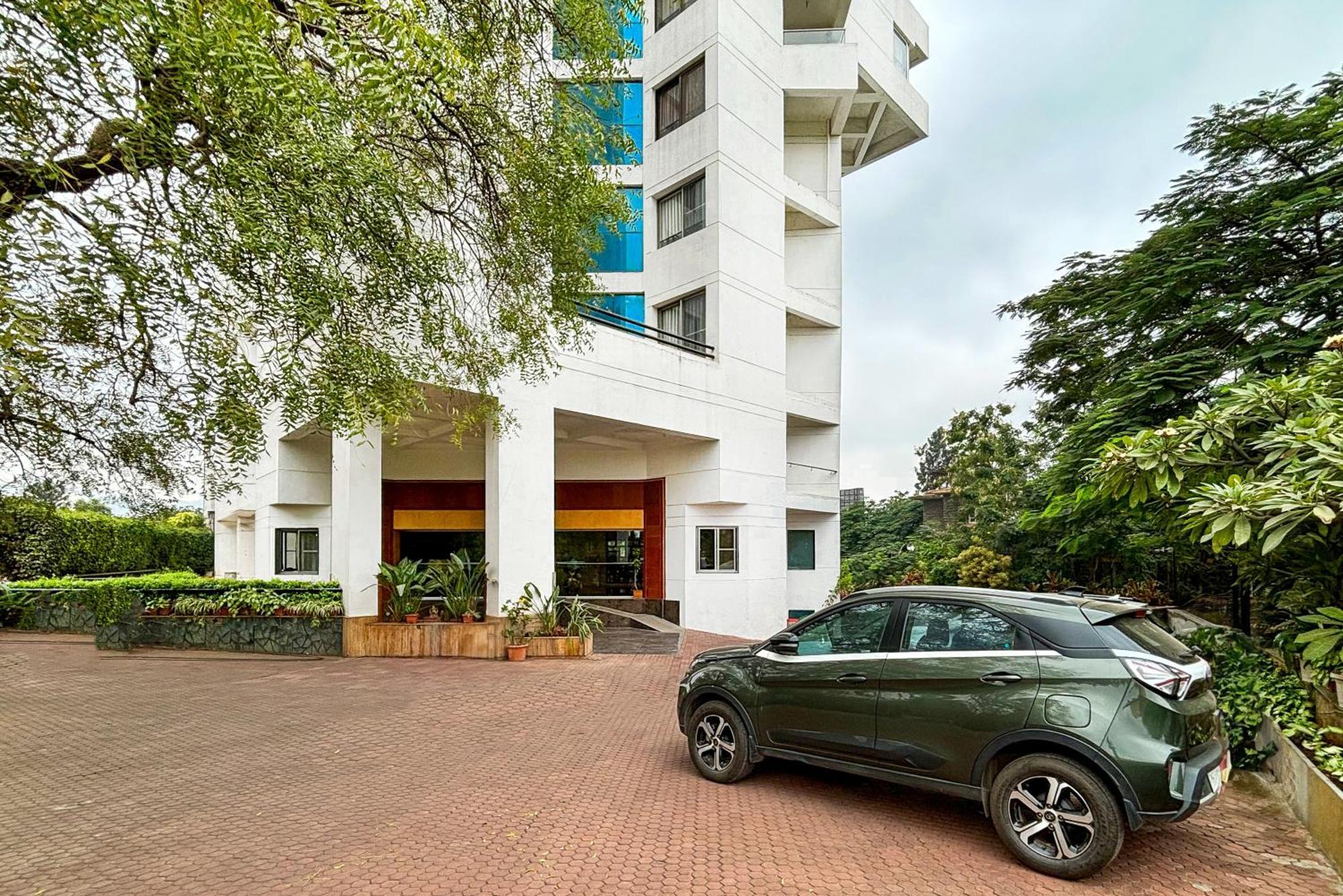 Maharaja Regency Hotel Satara Exterior photo